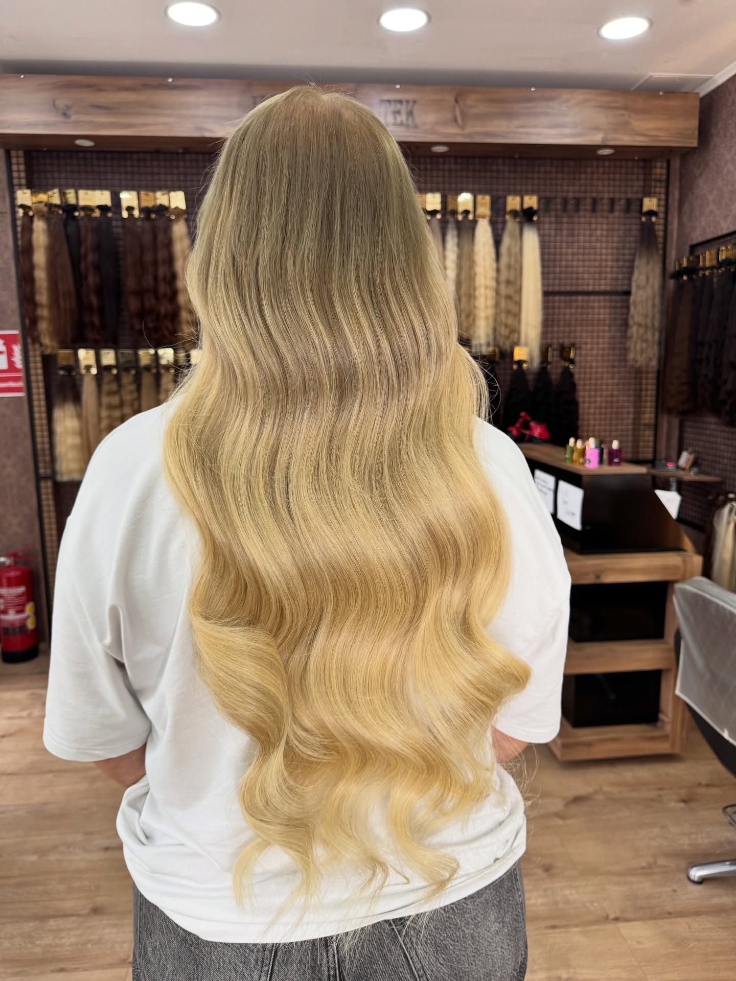 Lange blonde Ombré-Haarverlängerung